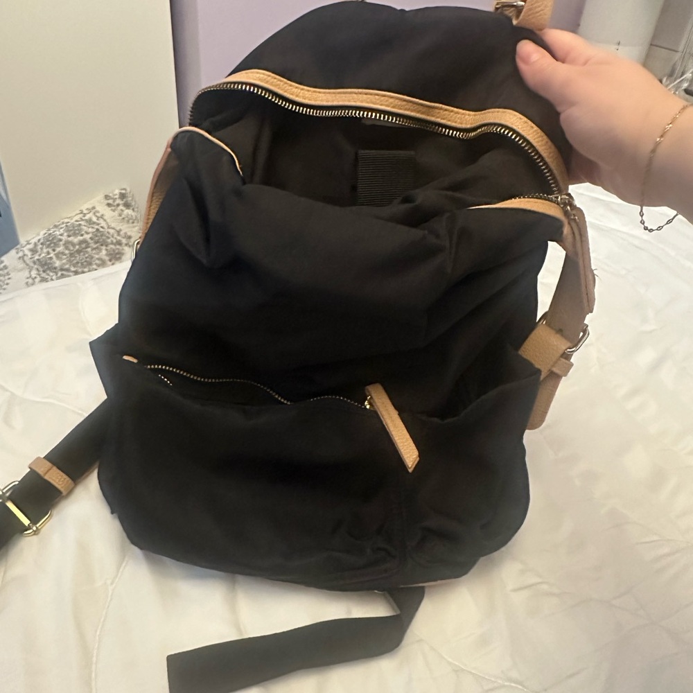 Tommy Bahama Black and Tan Backpack - Picture 2 of 7